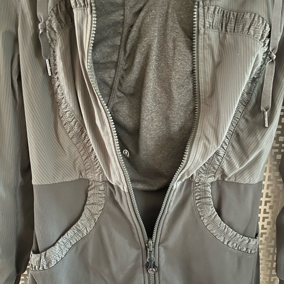 Lululemon jacket - Picture 4 of 9